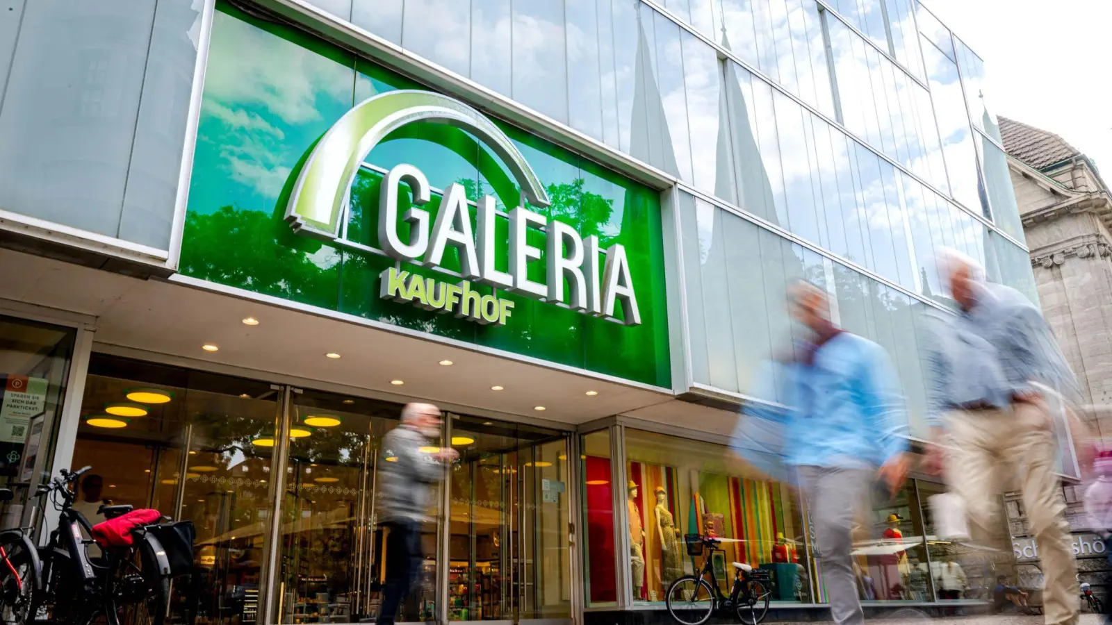 Galeria hat 83 FIlialen und 12.000 Beschäftigte. (Foto: Sina Schuldt/dpa)