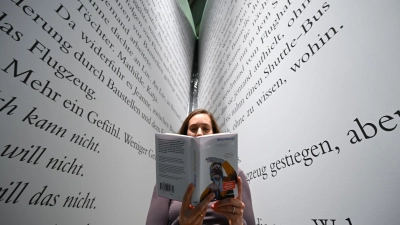 Lesefreude auf der Frankfurter Buchmesse (Foto: Arne Dedert/dpa)