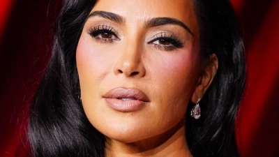 Vor Gericht in Paris wird Kim Kardashian den Männern gegenüberstehen, die nach Überzeugung der Anklage für den Überfall auf sie in einem Pariser Hotel 2016 verantwortlich sind. (Archivbild)  (Foto: Jordan Strauss/Invision/AP/dpa)
