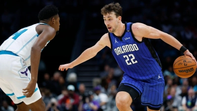 Weiterhin in Topform: Franz Wagner (r) und die Orlando Magic.  (Foto: Nell Redmond/AP/dpa)