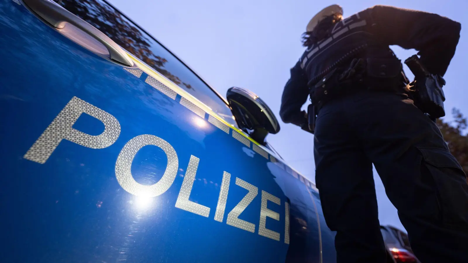 Die Polizei ermittelt wegen Mails mit Bombendrohungen an Schulen. (Symbolbild) (Foto: Marijan Murat/dpa)