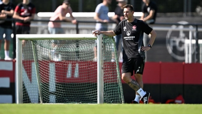 Miroslav Klose feiert ein Wiedersehen mit einer italienischen Mannschaft. (Foto: Federico Gambarini/dpa)