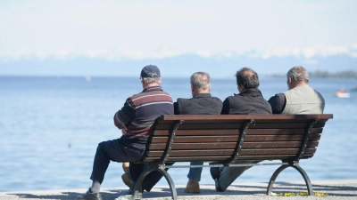 Viele Väter dürften am 18. Mai leer ausgehen. Die große Mehrheit der Deutschen will einer Umfrage zufolge kein Geschenk am Vatertag machen. (Foto: picture alliance / dpa)