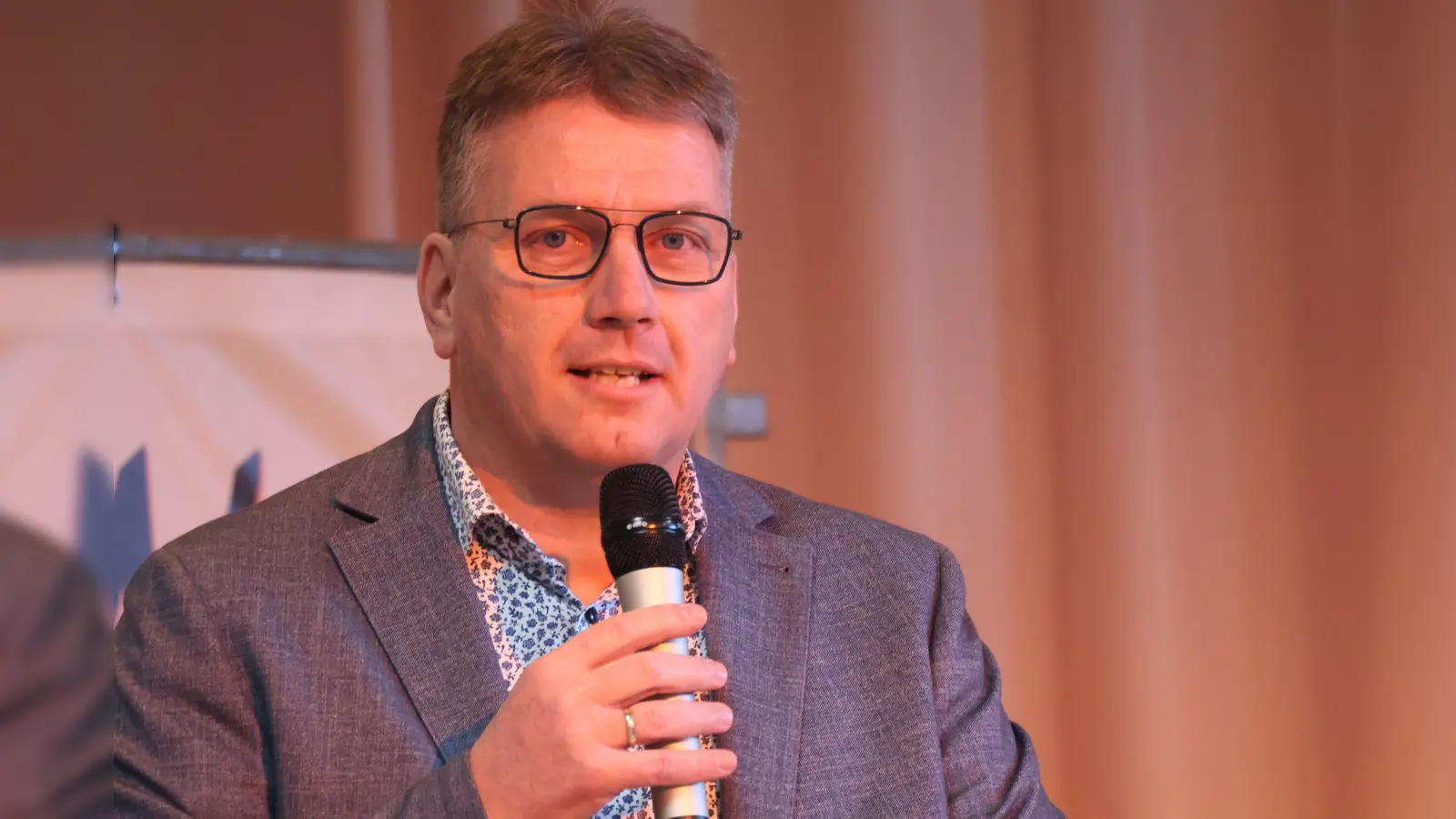 Matthias Schwarz strebt in Burgbernheim eine fünfte Amtszeit an. Seine Aussichten sind gut: Er hat keine Gegenkandidaten. (Foto: Andreas Reum)