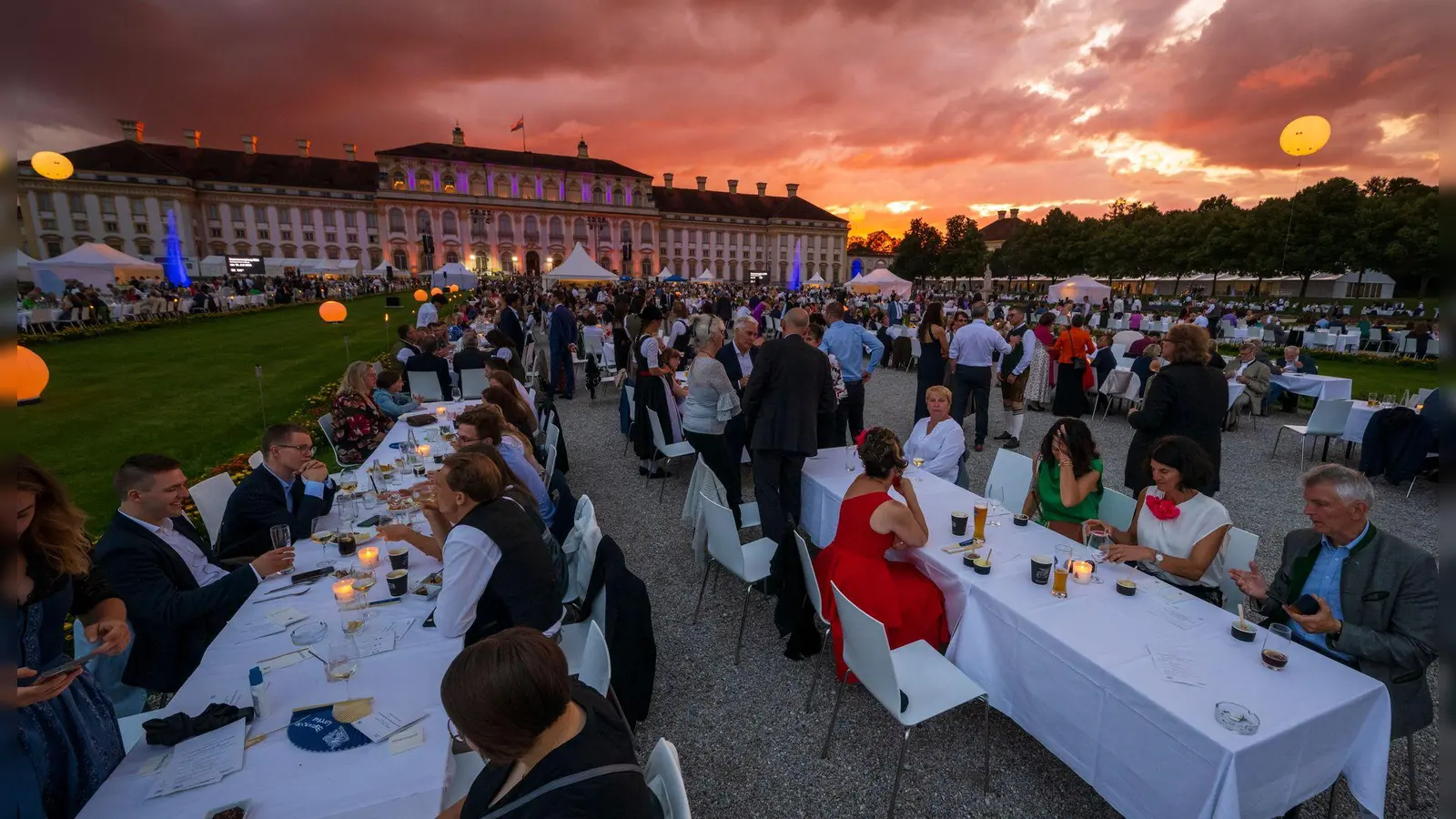 Jedes Jahr ist der Sommerempfang des Landtags auf Schloss Schleißheim ein Höhepunkt im bayerischen Veranstaltungskalender. (Archivbild) (Foto: Peter Kneffel/dpa)