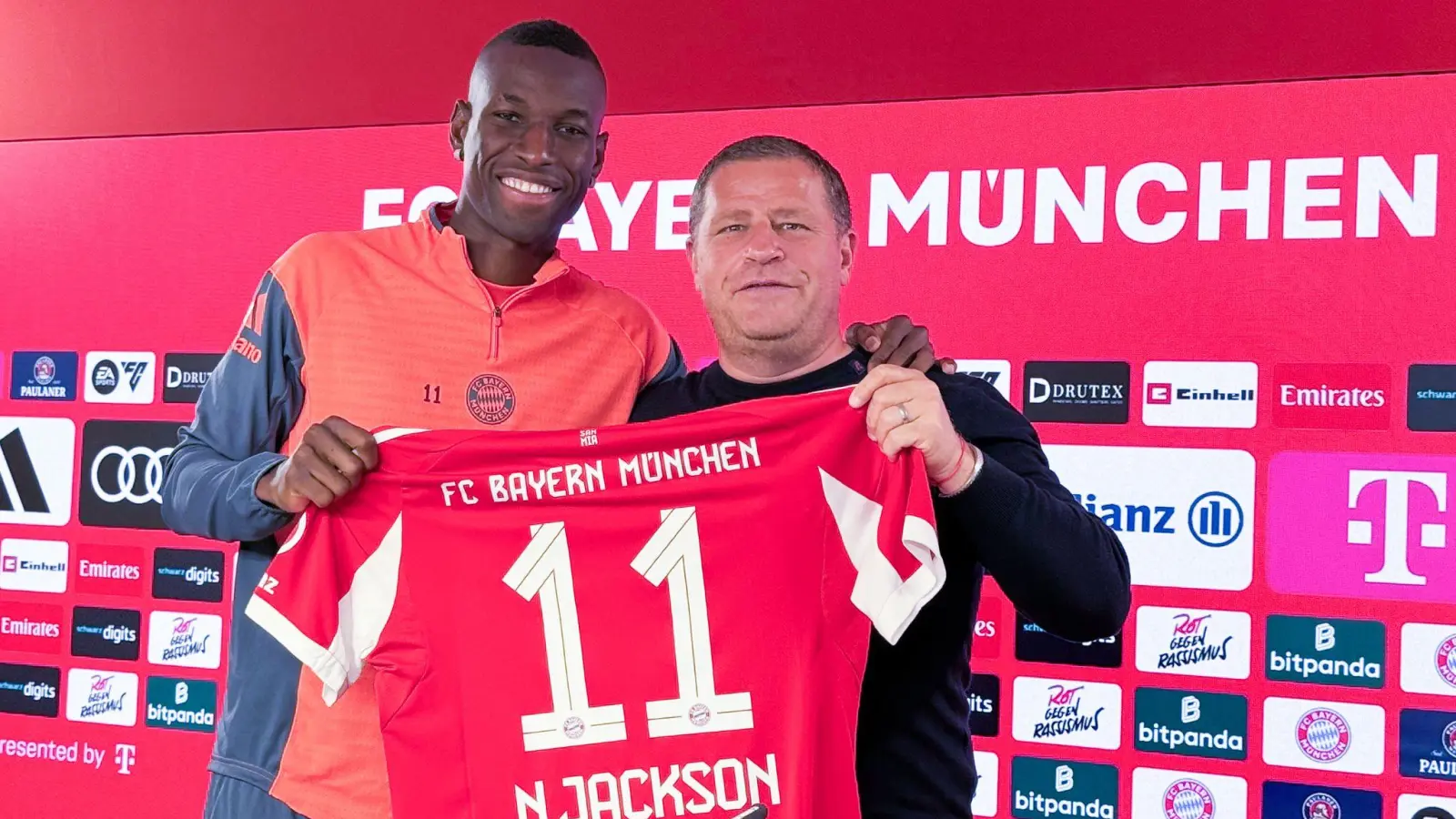 Der Stürmer wird im Bayern-Trikot mit der 11 auflaufen. (Foto: Klaus Bergmann/dpa)
