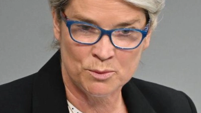 Ein Rauchverbot im Auto soll Schwangere und Minderjährige vor den Gefahren des Passivrauchens schützen, die CDU-Politikerin Borchardt warnt vor Symbolpolitik. (Symbolbild) (Foto: Katharina Kausche/dpa)