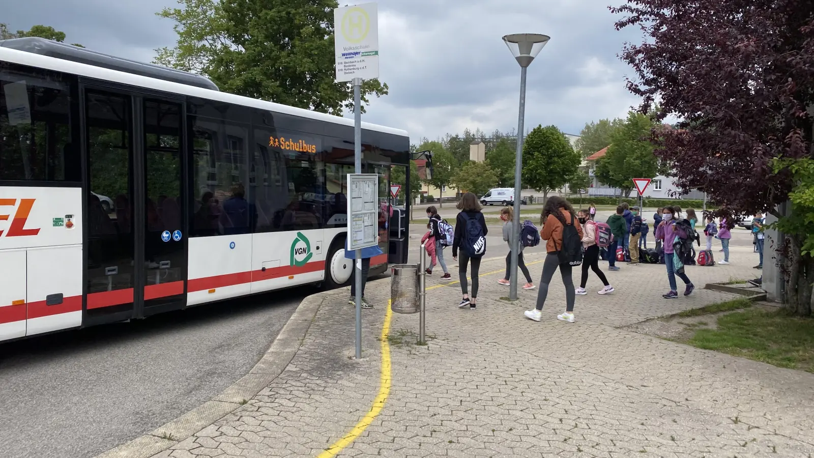 Etliche Familien sind auf eine zuverlässige Beförderung von Schulkindern angewiesen. In der Berufsgruppe, zu der auch die Busfahrer gehören, wird es laut einer Studie in Westmittelfranken in den nächsten Jahren allerdings zu einem massiven Mangel an Arbeitskräften kommen. (Foto: Volker Raab (Archiv))