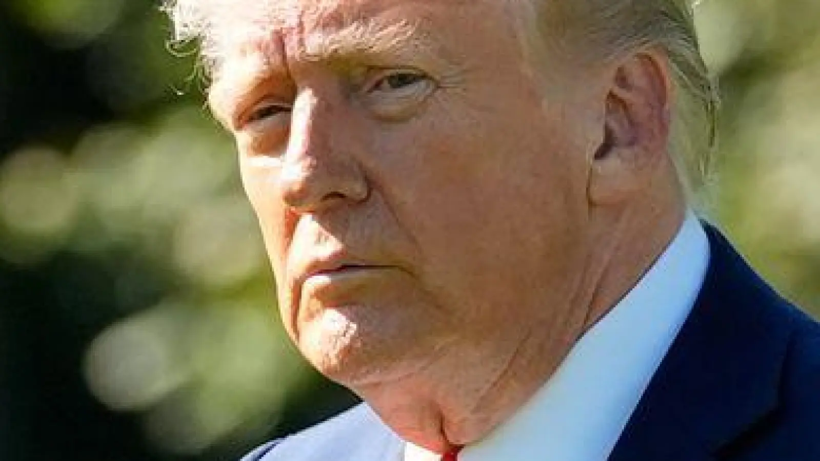 Trump kündigt zusätzliche Zölle für China in Höhe von 100 Prozent an.  (Foto: Alex Brandon/AP/dpa)