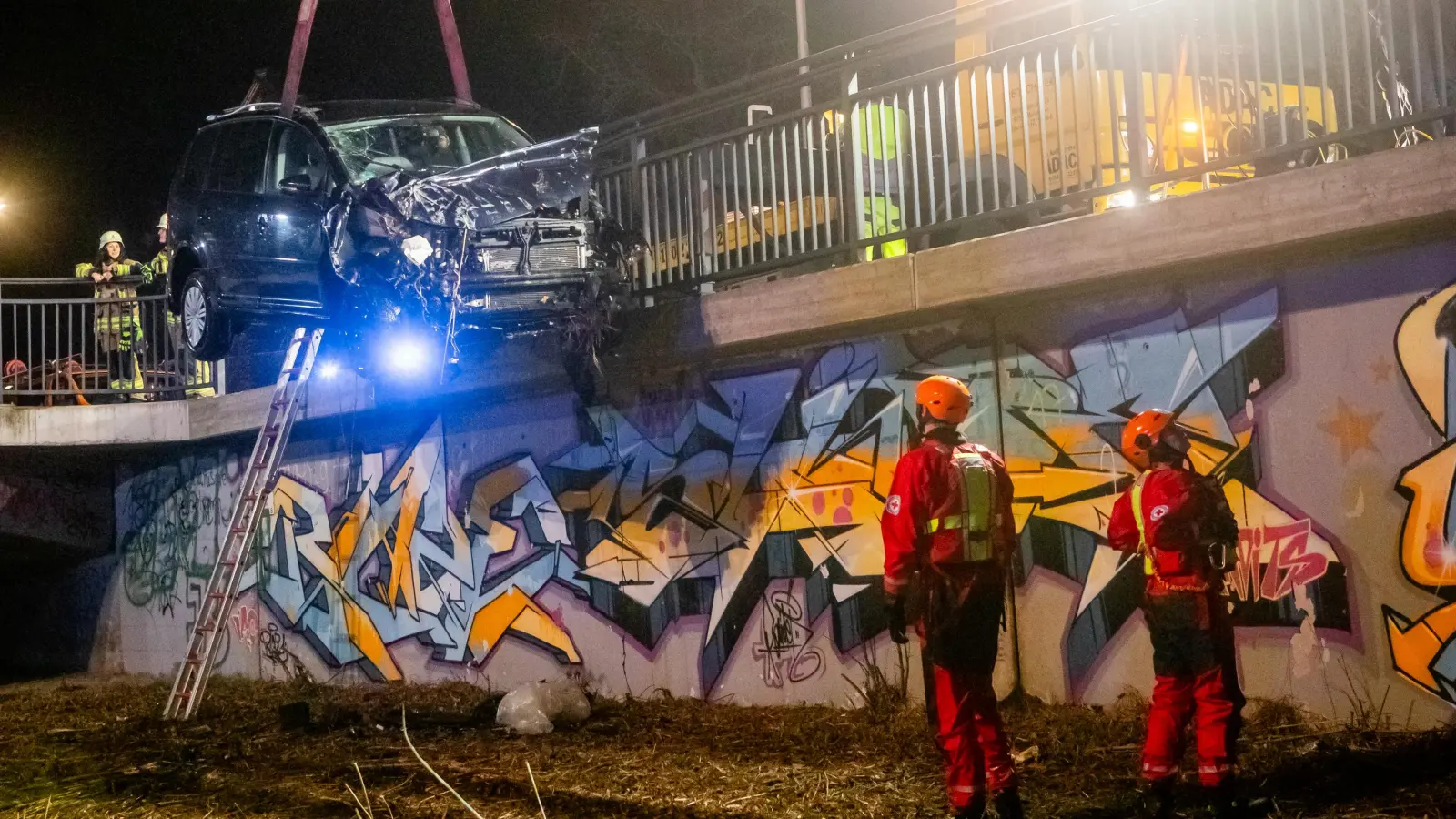 Noch am Abend wurde mit der Bergung begonnen.  (Foto: evl)