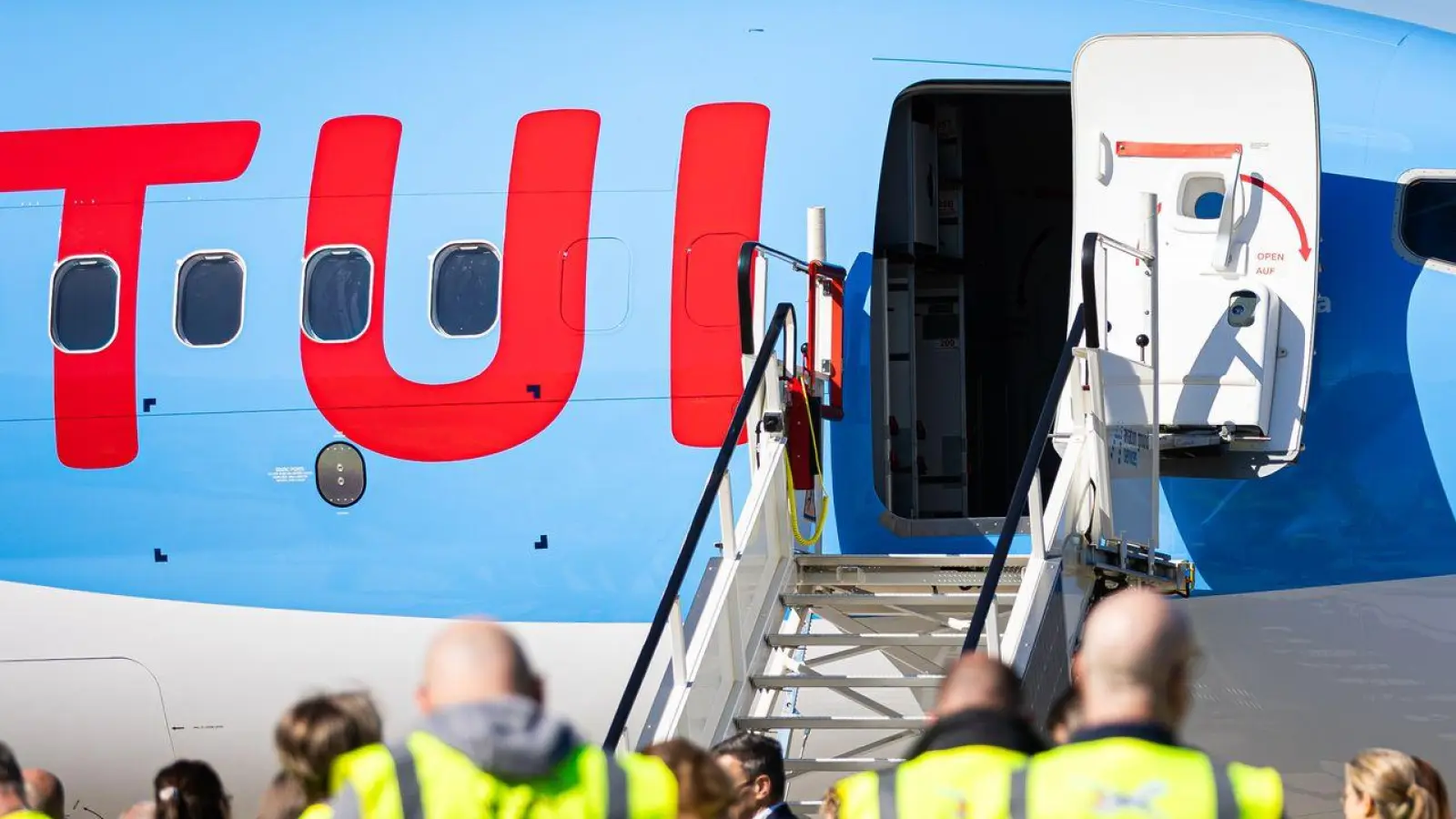 Rund 320 Beschäftigte arbeiten für Tuifly am Boden. (Symbolbild) (Foto: Moritz Frankenberg/dpa)