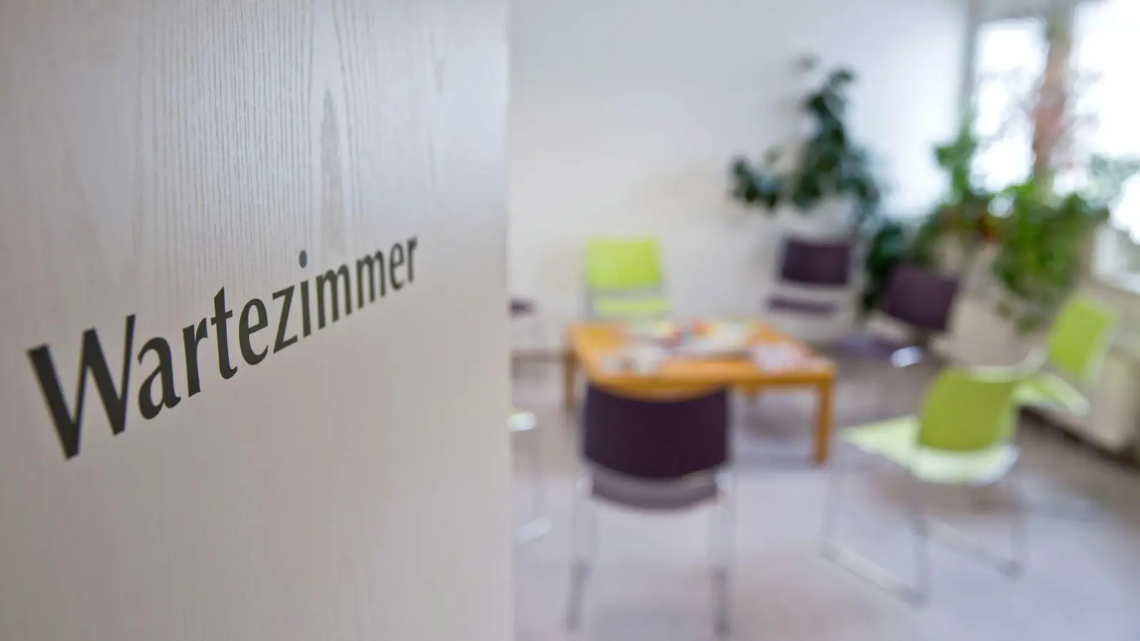 Privatpatienten bekommen in aller Regel schneller Arzttermine als gesetzlich versicherte Patienten. (Symbolbild) (Foto: Daniel Karmann/dpa)