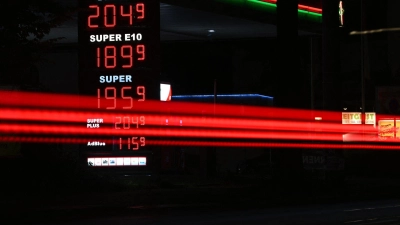 So billige Spritpreise sind derzeit nur sehr selten zu finden. (Archivbild) (Foto: Robert Michael/dpa)