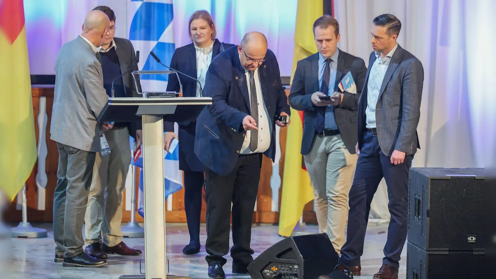 Durch die Bayern-AfD geht ein tiefer Riss. (Foto: Daniel Löb/dpa)
