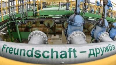 Deutschland wird trotz eines Schadens an der Pipeline Druschba sicher versorgt, sagt die Bundesregierung. (Archivbild) (Foto: Patrick Pleul/dpa-Zentralbild/dpa)