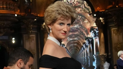 Fans von Lady Di können die Königin der Herzen künftig in einem Pariser Wachsfigurenkabinett bewundern. (Foto: Christophe Ena/AP/dpa)