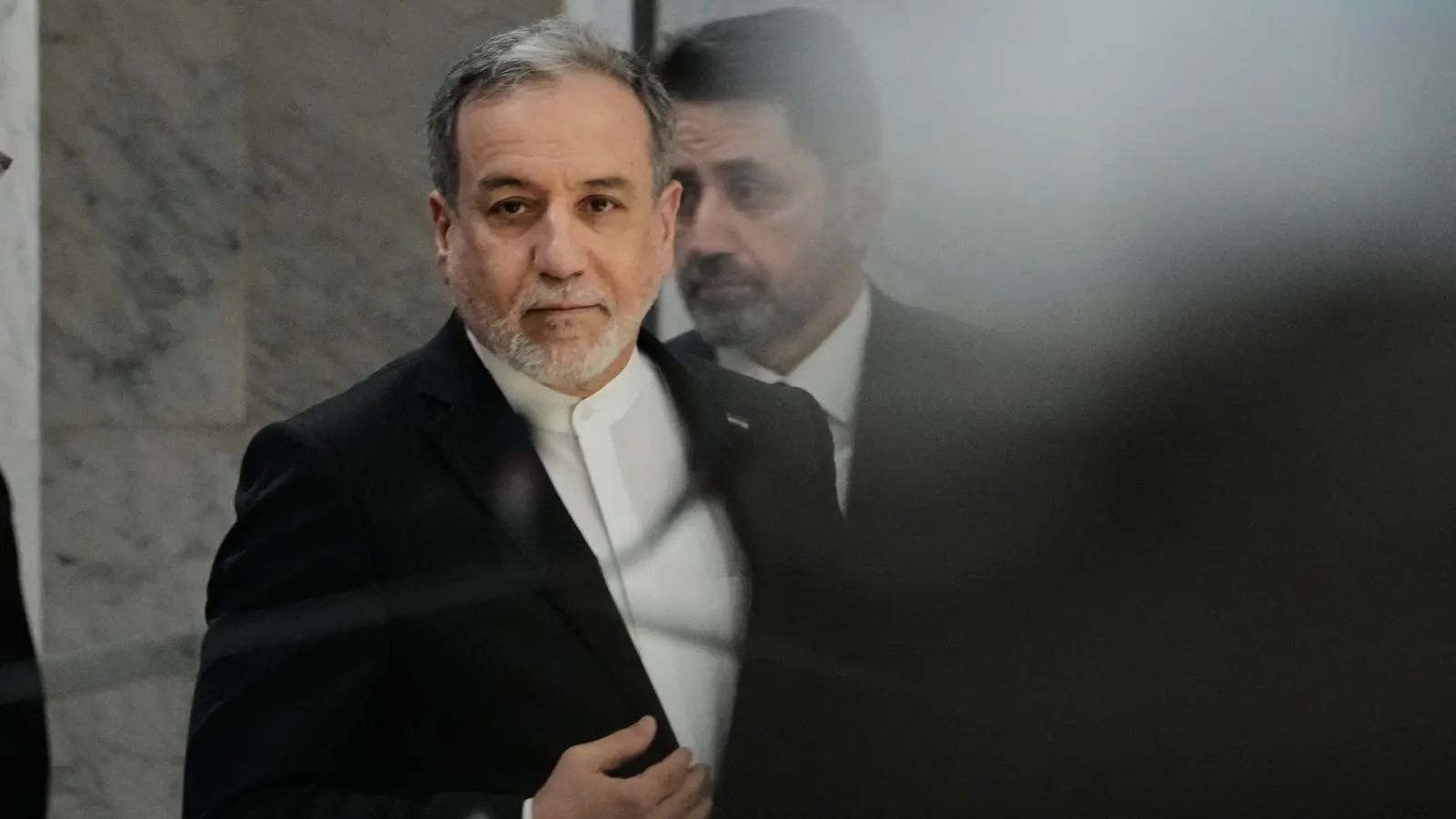 Araghtschi hält eine diplomatische Lösung weiter für möglich (Archivbild). (Foto: Hadi Mizban/AP/dpa)