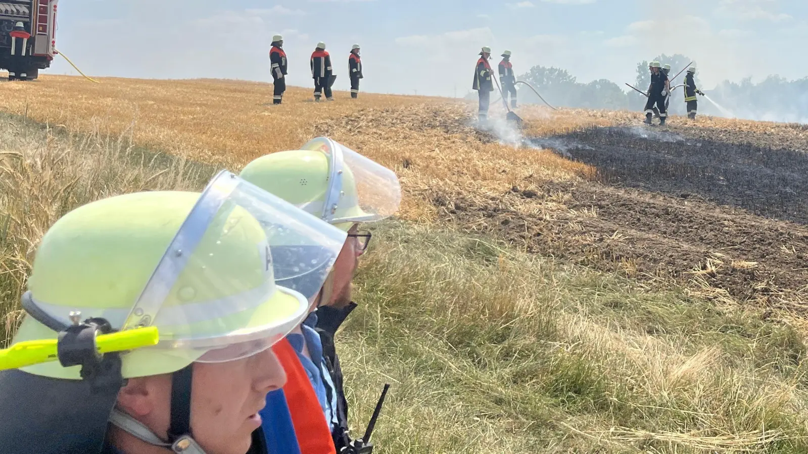 Zwischen Ippesheim und dessen Ortsteil Herrnberchtheim hat es am Freitag gebrannt. Das ist bereits der dritte Feldbrand in der Gemeinde in dieser Woche. (Symbolbild: Kreisfeuerwehrverband NEA)