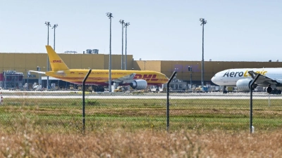 Flugzeuge könnten nach Warnungen von Sicherheitsexperten ein Ziel von Sabotageakten sein. (Archivbild) (Foto: Heiko Rebsch/dpa)