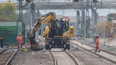 Die Riedbahn ist die erste sanierte Strecke im Rahmen der sogenannten Generalsanierung. (Archivbild) (Foto: Andreas Arnold/dpa)
