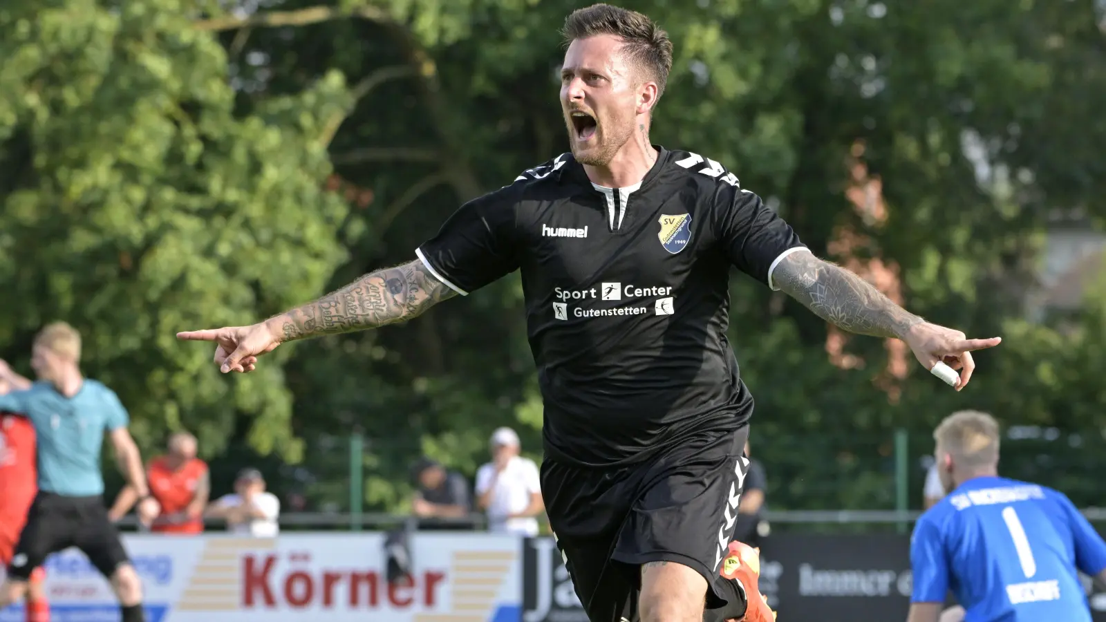 Dafür spielt man Fußball: In der 94. Minute erzielte Kevin Woleman das 3:3 für Steinachgrund gegen Buckenhofen. (Foto: Martin Rügner)