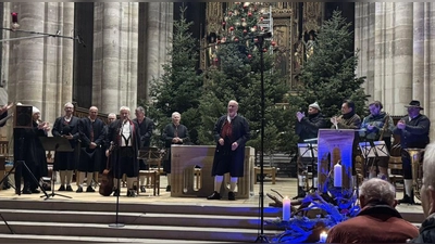 Die Harlessänger nahmen Abschied von der Fränkischen<br>Volksmusikbühne und sagten Danke. (Foto: Stefan Baumgärtner)