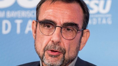 Der CSU-Fraktionschef im Landtag, Klaus Holetschek, bedauert die VGH-Entscheidung, die ein Kreuz in einem Gymnasium als Verstoß gegen die Religionsfreiheit gewertet hat. (Archivbild) (Foto: Daniel Vogl/dpa)