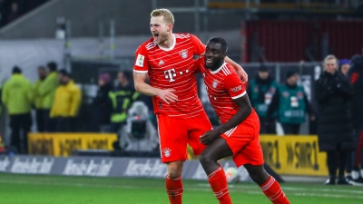 Matthijs de Ligt und Dayot Upamecano sind zurück im Training. (Foto: Christoph Schmidt/dpa)