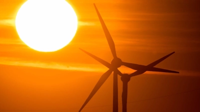 In Bayern werden wohl bald neue Windräder aufgestellt. (Foto: Julian Stratenschulte/dpa)