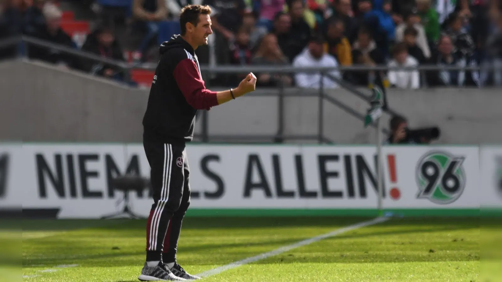 Miroslav Klose musste mit dem 1. FC Nürnberg die nächste Niederlage hinnehmen. (Foto: Swen Pförtner/dpa)