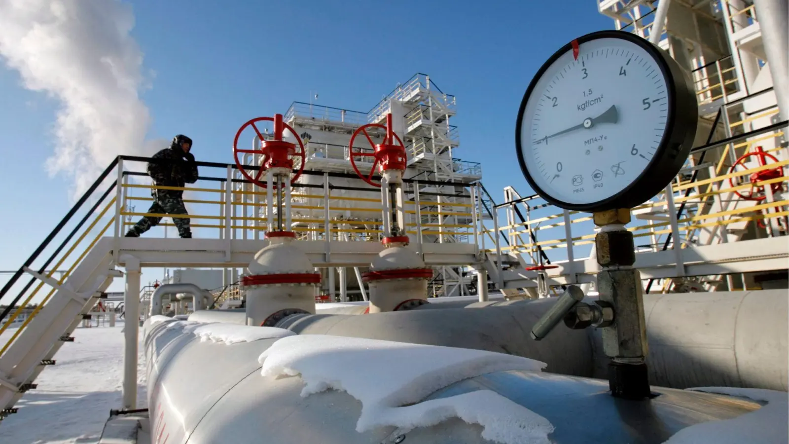 Ein Ölfeld in Westsibirien. Laut IEA-Chef Birol kann Russland Europa als einst größten Energieabnehmer nicht einfach durch Asien ersetzen. (Foto: Yuri Kochetkov/EPA/dpa)
