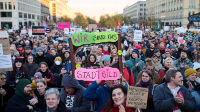 In Berlin und Kiel sind Demonstrationen zu den Merz-Äußerungen geplant. (Foto: Annette Riedl/dpa)