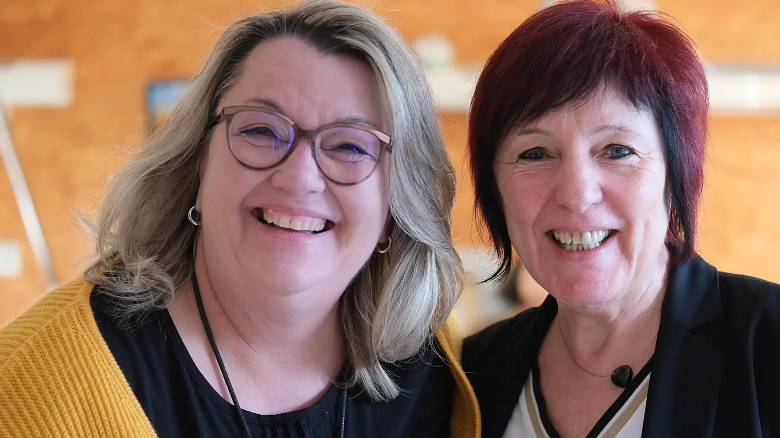 Barbara Berner-Ehrmann (Schulleitung) und Angelika Süßmuth (Agentur für Arbeit) sind im Bereich Pflege-Teilzeitausbildung ein eingespieltes Team. (Foto: Lukas Schliepkorte/Agentur für Arbeit)