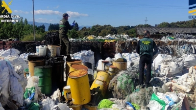 Es geht um mindestens 41.000 Tonnen Plastikmüll. (Foto Handout) (Foto: --/Guardia Civil /dpa)