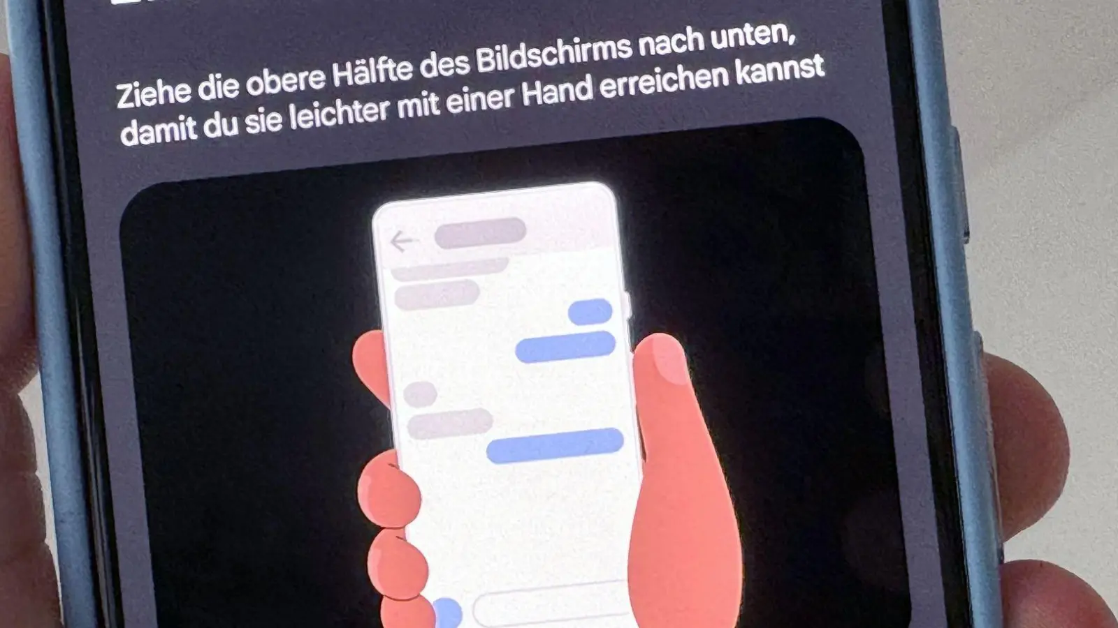 Display zu groß, Finger zu klein? Hier könnte der Einhandmodus von Android eine Lösung sein. (Foto: Till Simon Nagel/dpa-tmn)