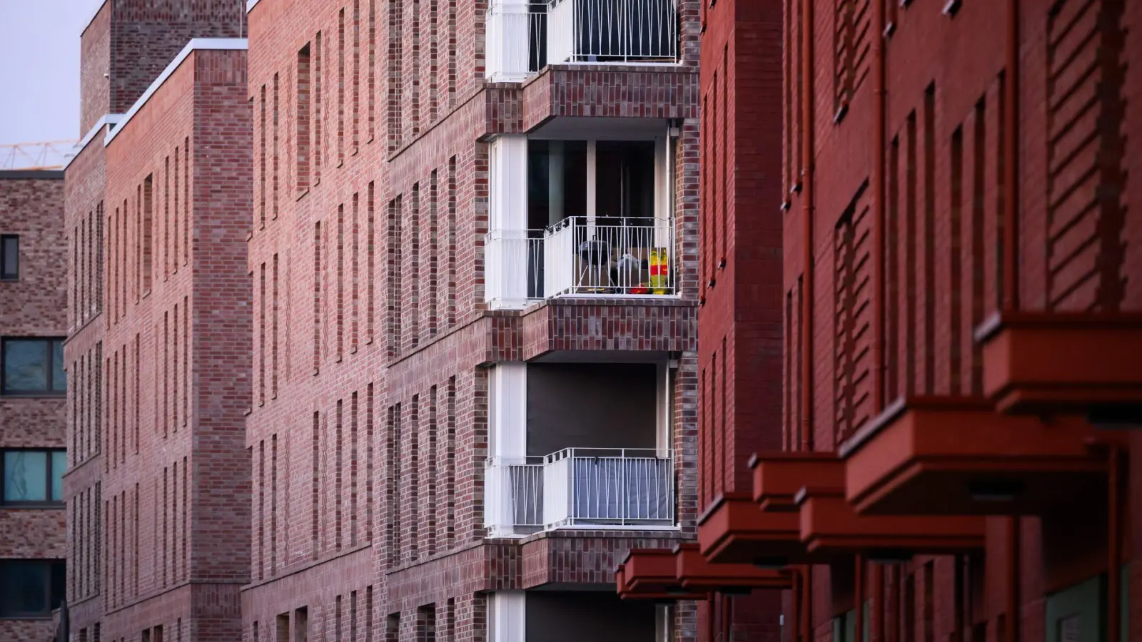 Wohneigentum in Deutschland bleibt teuer. (Symbolbild) (Foto: Julian Stratenschulte/dpa)