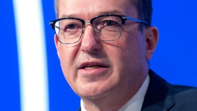 Bundesinnenminister Alexander Dobrindt (CSU) will deutlich mehr Abschiebungen nach Afghanistan. (Archivbild) (Foto: Daniel Bockwoldt/dpa)