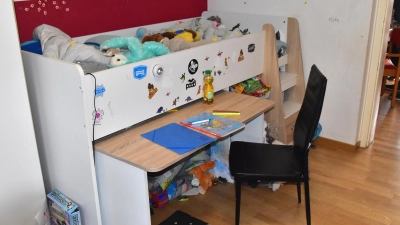 Ein ordentlicher Bürostuhl für den Schreibtisch im Kinderzimmer, an dem der siebenjährige Sohn seine Hausaufgaben macht, ist ein sehnlicher Wunsch der Eltern. (Foto: Kurt Güner)