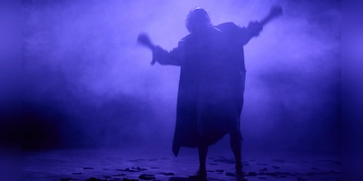 Wird in der nächsten Saison wieder aufgenommen: das Familiendrama „Die Erbschaft“ mit Léonie Thelen. (Foto: Ludwig Olah)