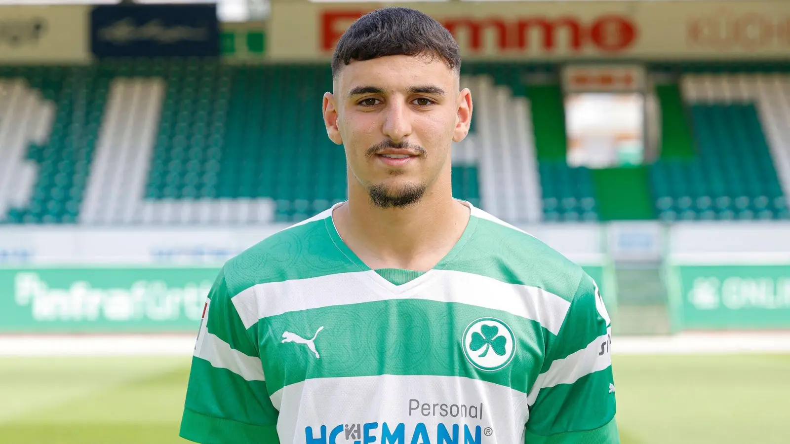 Oualid Mhamdi bleibt bei Greuther Fürth. (Foto: Daniel Löb/dpa)