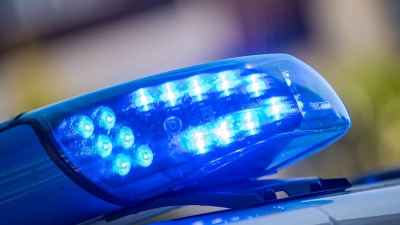 Zwei Männer gerieten am Dienstag in Ansbach heftig aneinander. (Symbolbild: Lino Mirgeler/dpa)