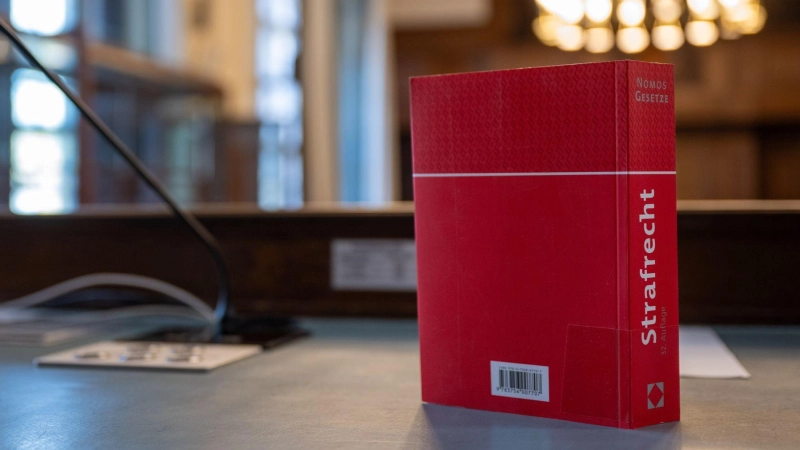 Das Verwaltungsgericht Ansbach entscheid, dass der Kreisverband Neustadt/Aisch-Bad Windsheim des BRK die Wahl zum Personalrat wiederholen muss.  (Symbolbild: Monika Skolimowska/dpa/dpa-tmn)