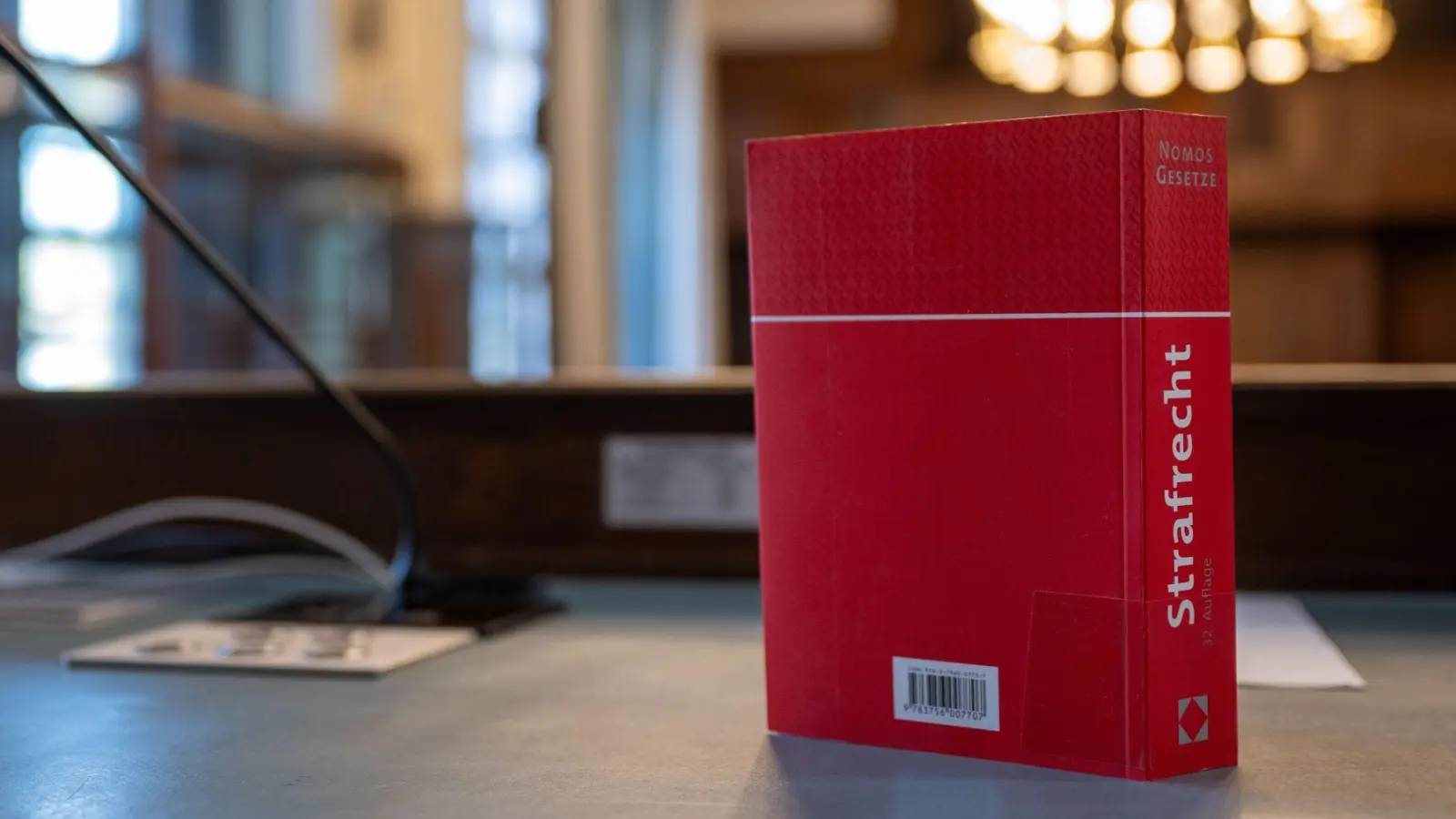 Das Verwaltungsgericht Ansbach entscheid, dass der Kreisverband Neustadt/Aisch-Bad Windsheim des BRK die Wahl zum Personalrat wiederholen muss.  (Symbolbild: Monika Skolimowska/dpa/dpa-tmn)