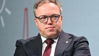 Wurden mehrere Reden und Gastbeiträge von Thüringens Ministerpräsident Mario Voigt (CDU) mit Hilfe von Künstlicher Intelligenz (KI) erstellt? (Archivbild) (Foto: David Hammersen/dpa)
