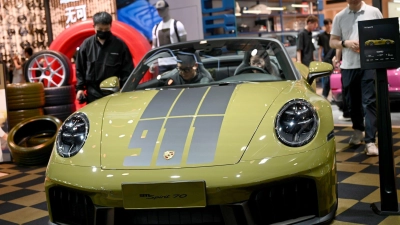 Porsche ist schwächer als erwartet ins neue Jahr gestartet. (Archivbild) (Foto: Johannes Neudecker/dpa)