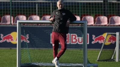 Marco Rose leitet das Training und fährt mit RB Leipzig in ein Kurztrainingslager. (Foto: Jan Woitas/dpa)