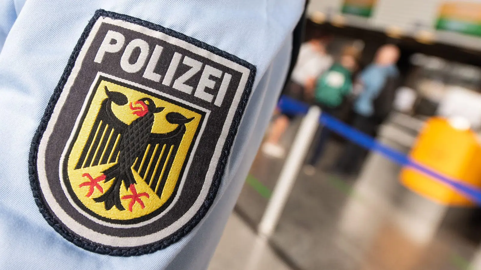 Die Polizei hat einen arabischen Influencer am Flughafen BER festgenommen. (Symbolbild) (Foto: Boris Roessler/dpa)