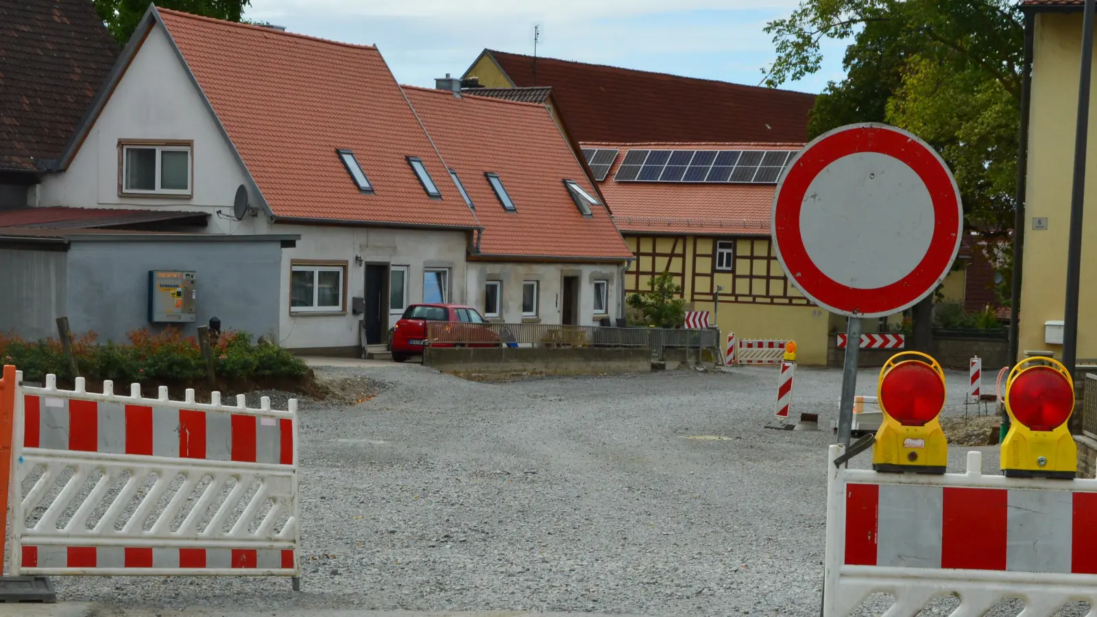 Bis hierher und nicht weiter: Wer von Uffenheim aus auf der B13 nach Gollhofen oder gar durch den Ort möchte, hat schlechte Karten. (Foto: Franz Steinlein)