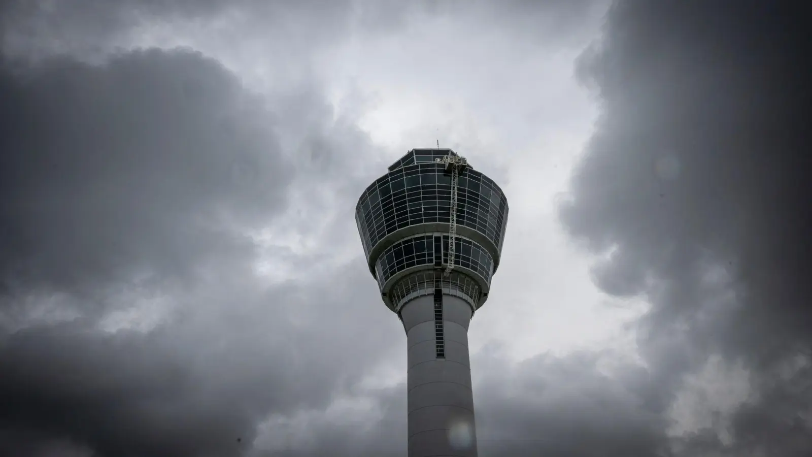 Flughafen München - am Donnerstag gab es massive Wartezeiten. (Foto: Peter Kneffel/dpa)