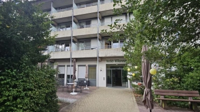 Ein Sondereinsatzkommando hat am Mittwochvormittag das Senioren- und Pflegeheim in der Wilhelm-Schaudig-Straße in Feuchtwangen durchsucht. (Foto: Wolfgang Grebenhof)
